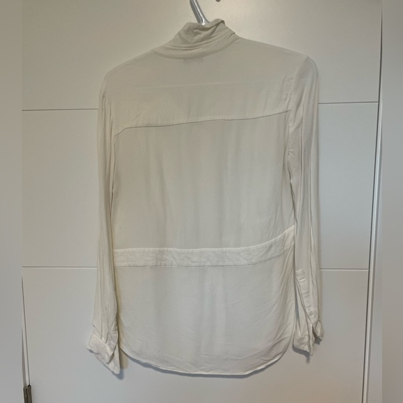 Long sleeve crepe pleated blouse - Picture 2 of 3